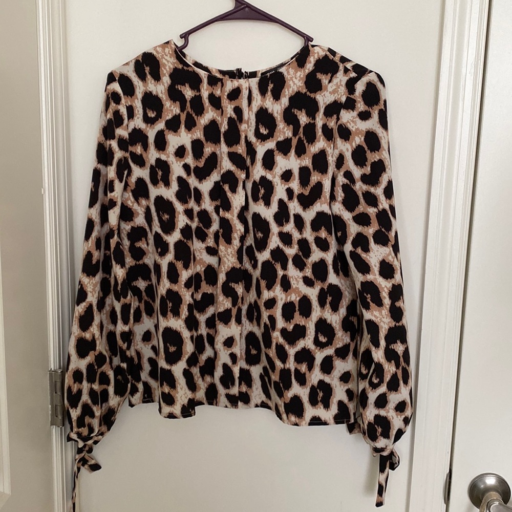 🌻5/$15 Animal Print Blouse